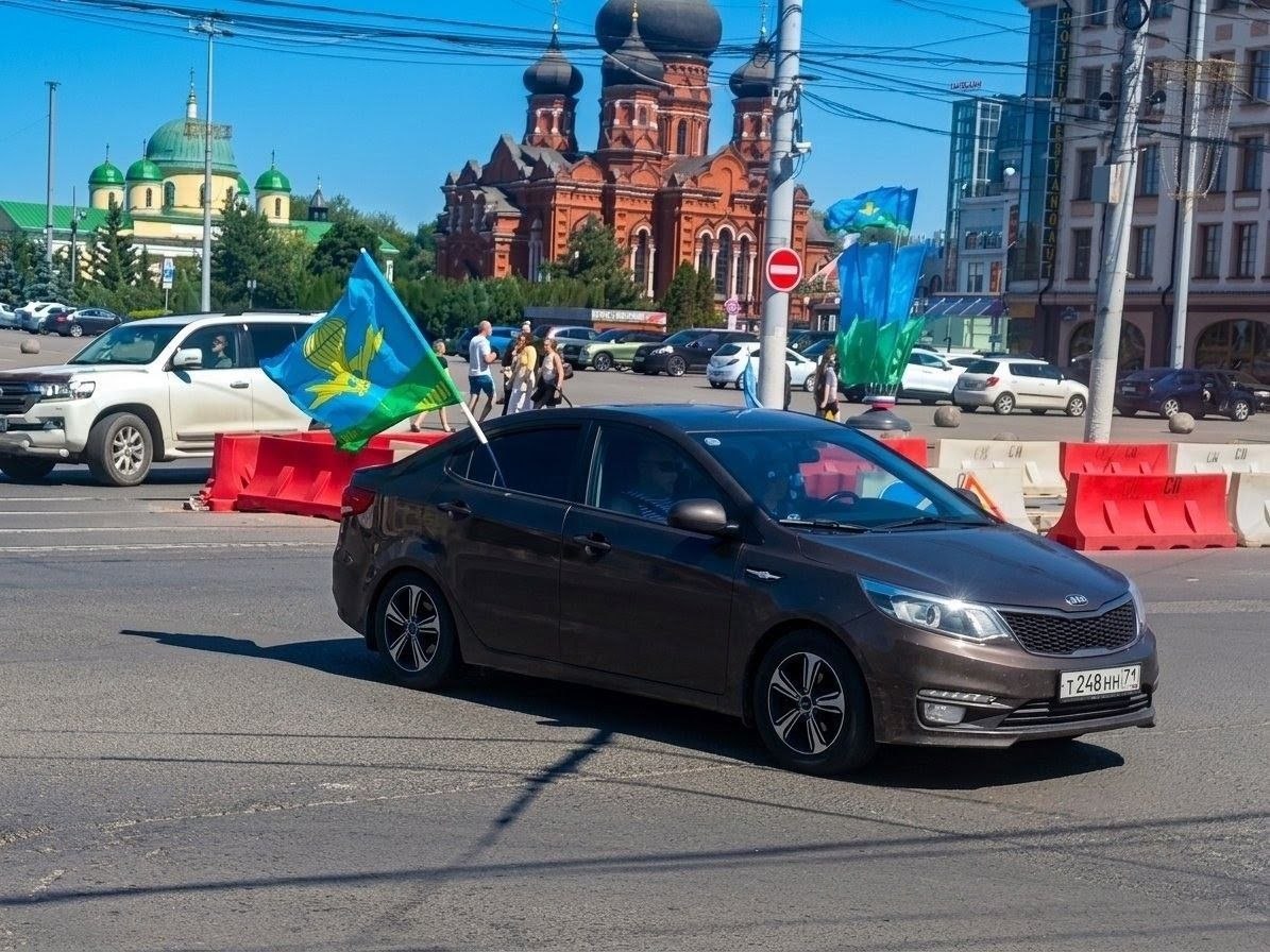 Фотография к публикации «Город окрасился в цвета ВДВ !»