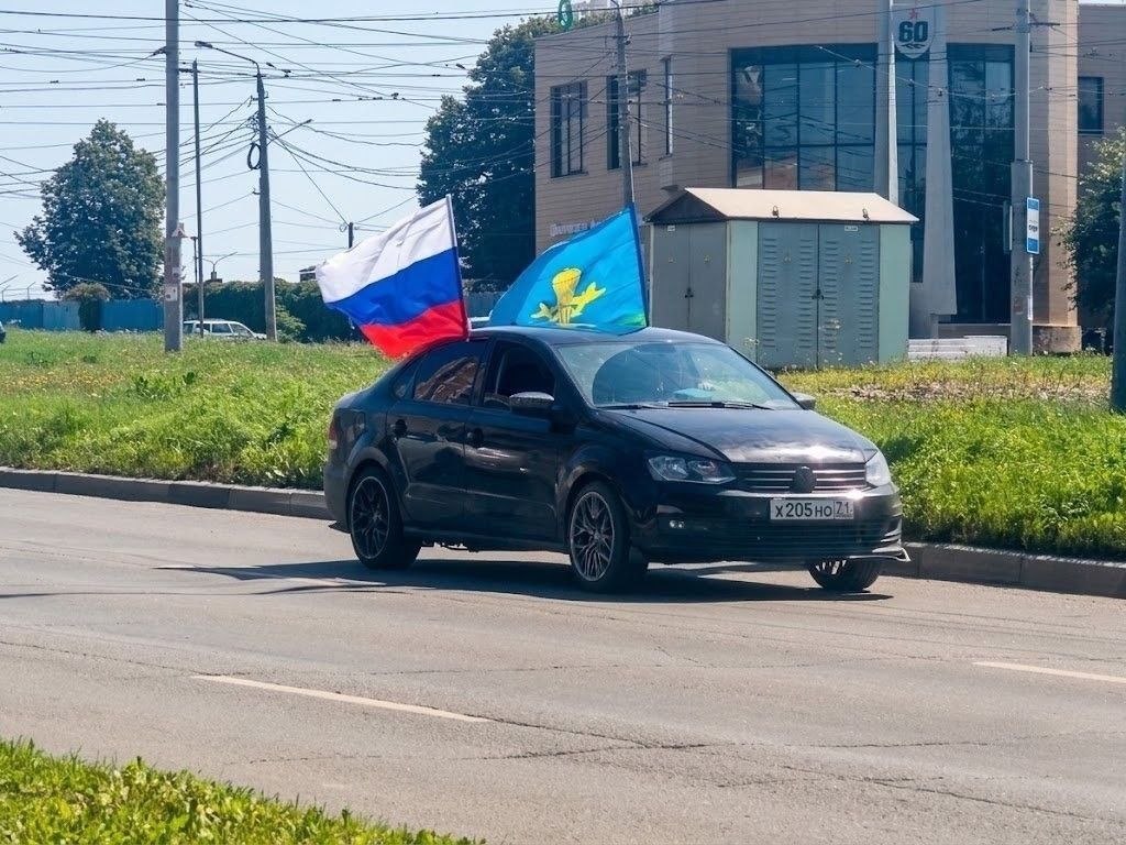 Фотография к публикации «Город окрасился в цвета ВДВ !»