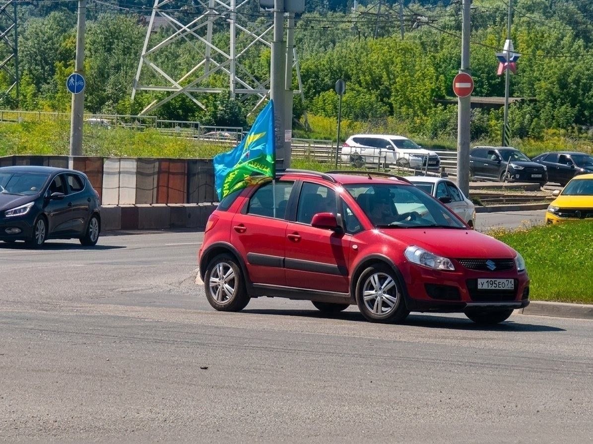 Фотография к публикации «Город окрасился в цвета ВДВ !»