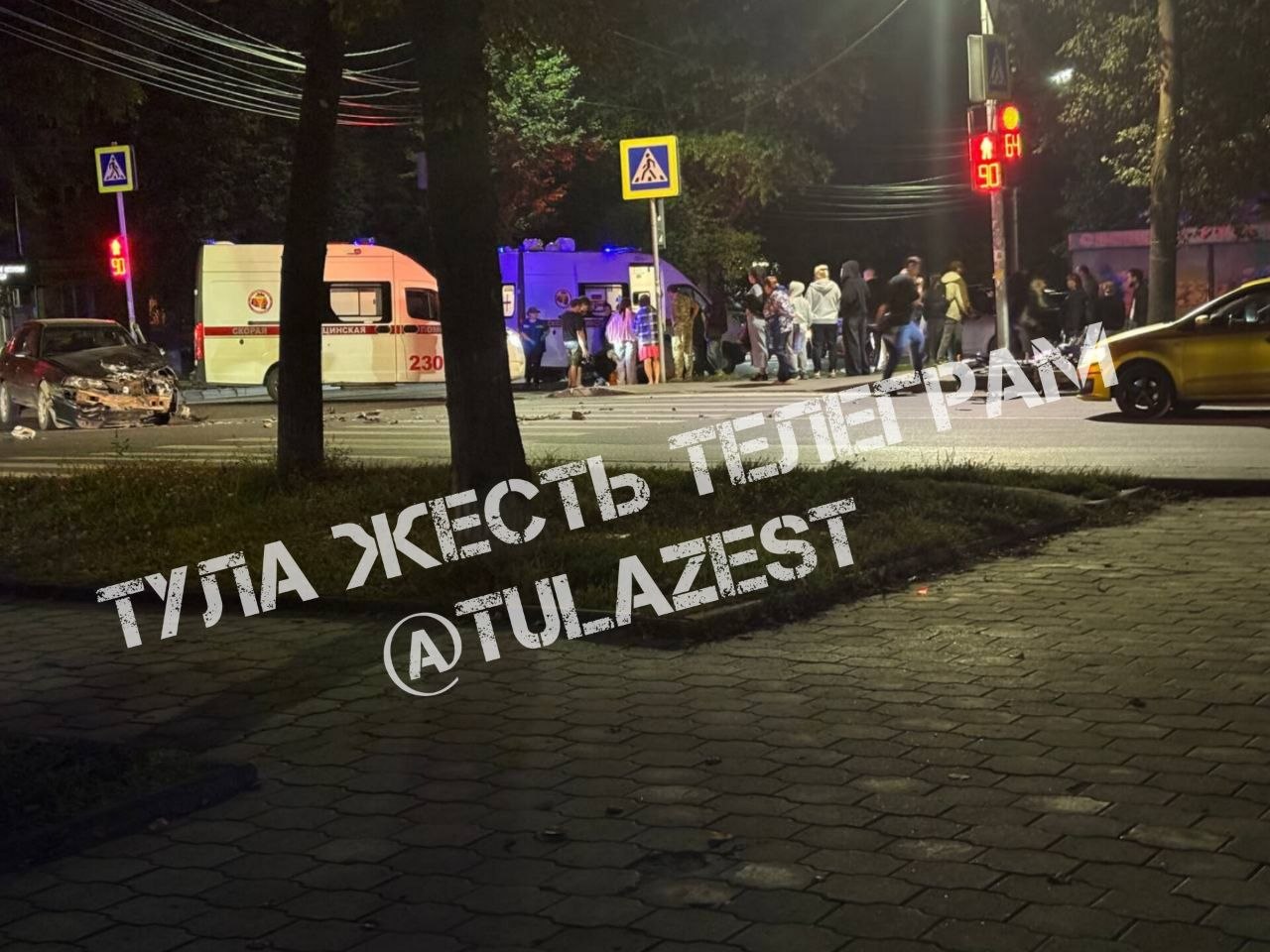 Фотография к публикации «Жёсткое ДТП легковушки и мотоцикла на Кутузова, много зевак на месте происшествия»