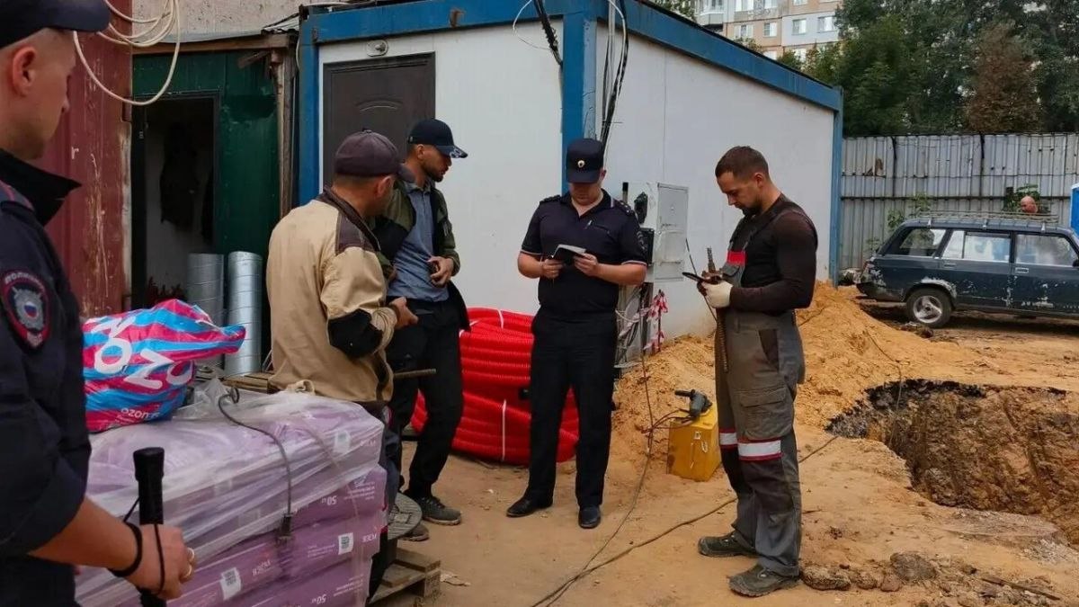 Фотография к публикации «В Туле сотрудники полиции проверели мигрантов на стройках города»