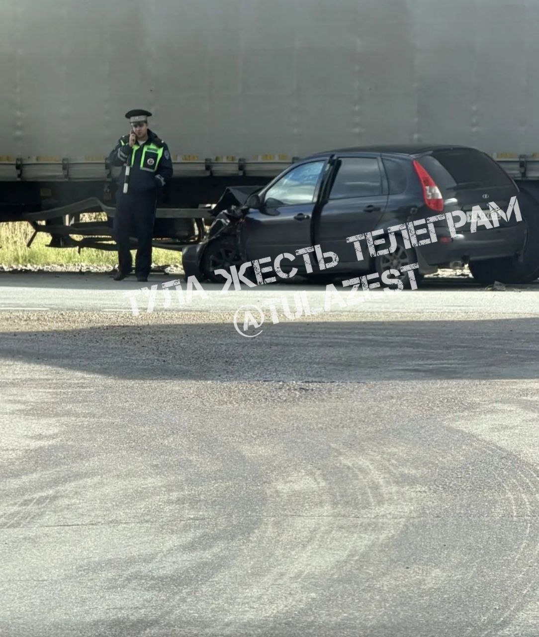 Фотография к публикации «В Алексине водитель на Калине залетел под фуру»